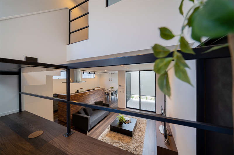 木々の美しさと家族の居心地よさにこだわった住まい