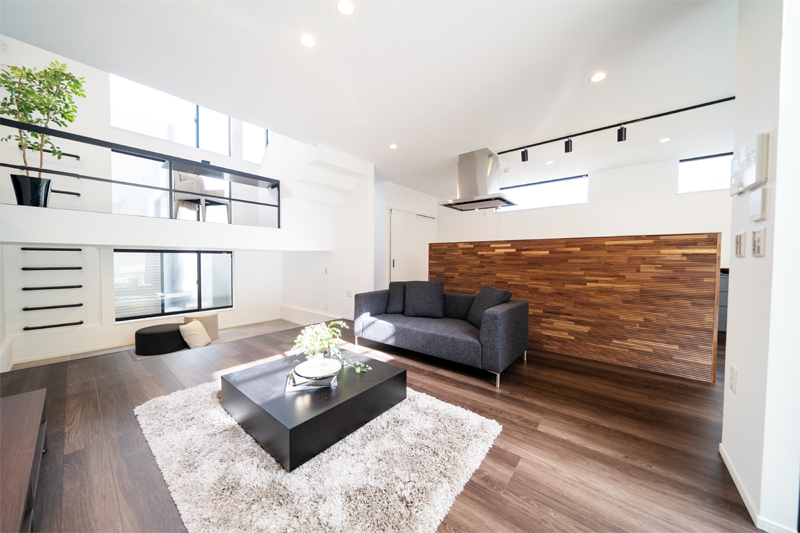 木々の美しさと家族の居心地よさにこだわった住まい