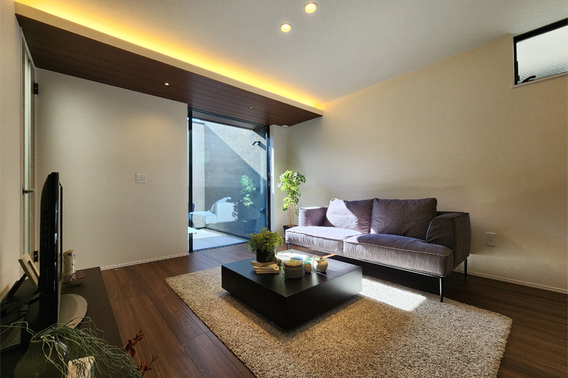 木々の美しさと家族の居心地よさにこだわった住まい